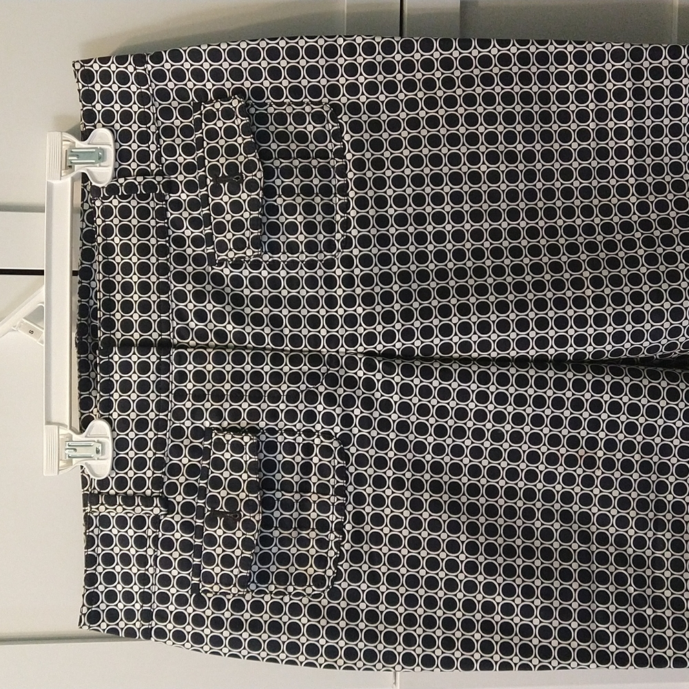 Women capris navy blue and white size 6